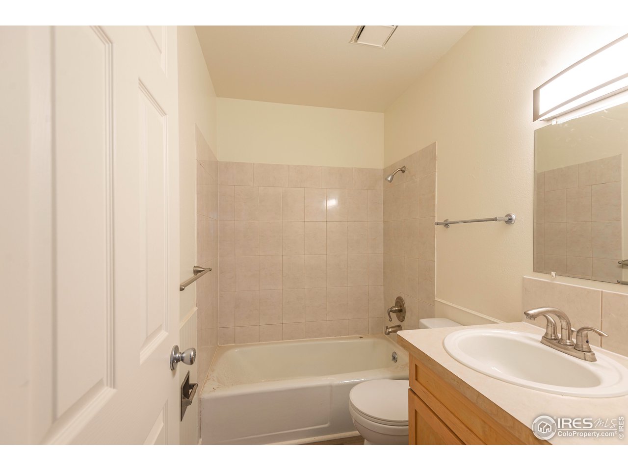 2652 Avocet Road Fort Collins, CO 80526 - Photo 23 of 39 full hall bath