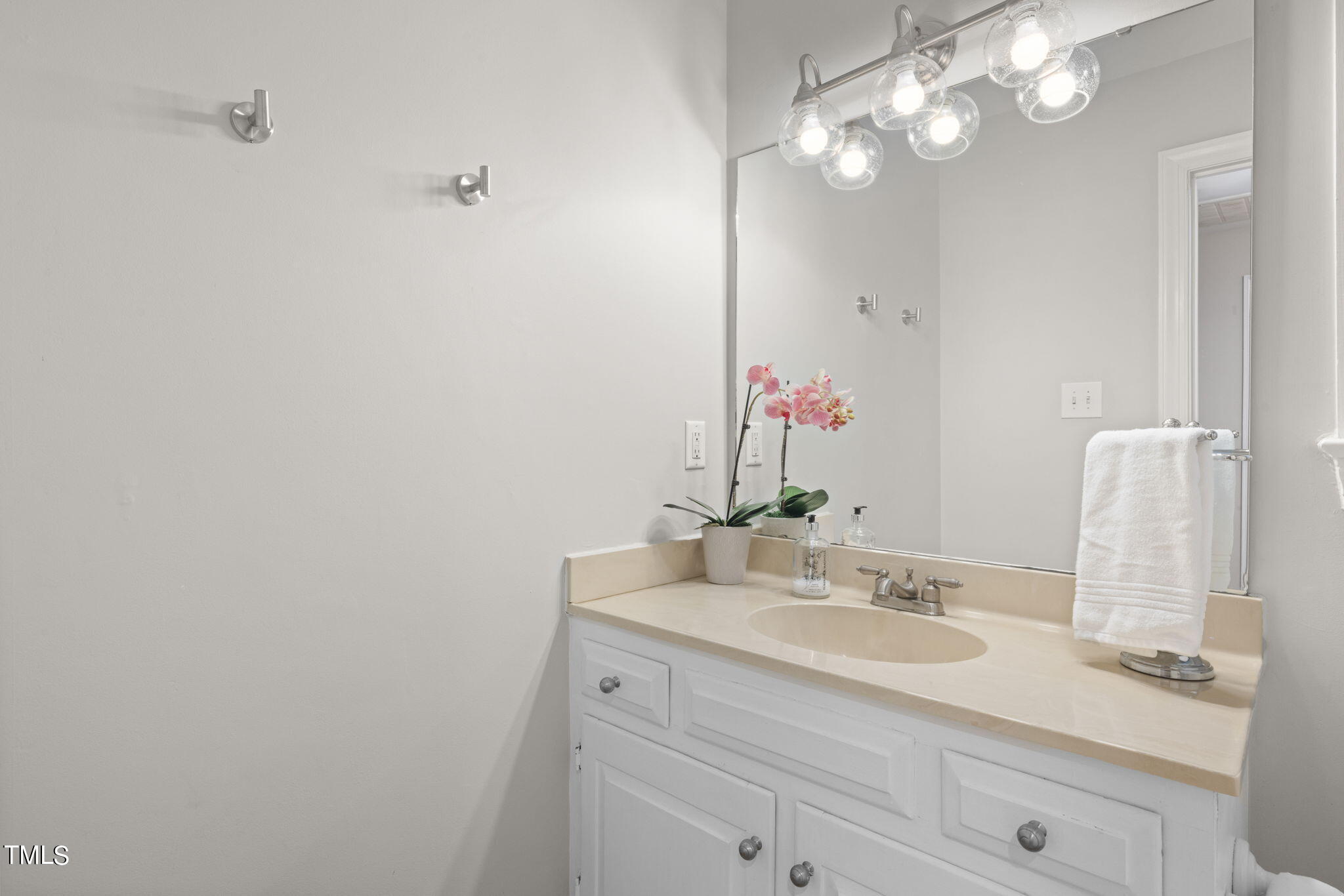 2404 Chello Court Raleigh, NC 27612 - Photo 29 of 34 26-web-or-mls-7K5A2100
