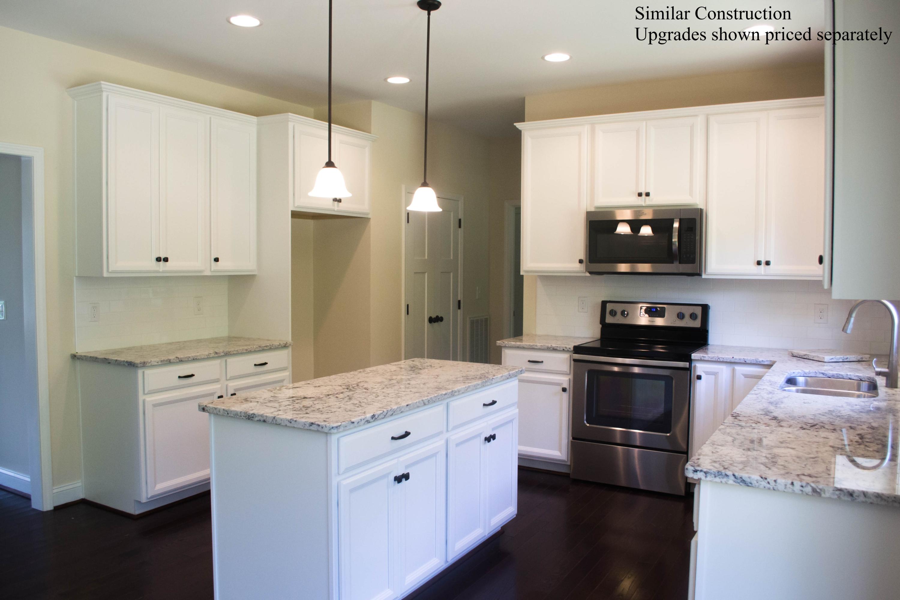 5598 Huntridge Road Roanoke, VA 24012 - Photo 2 of 17 2 - Kitchen