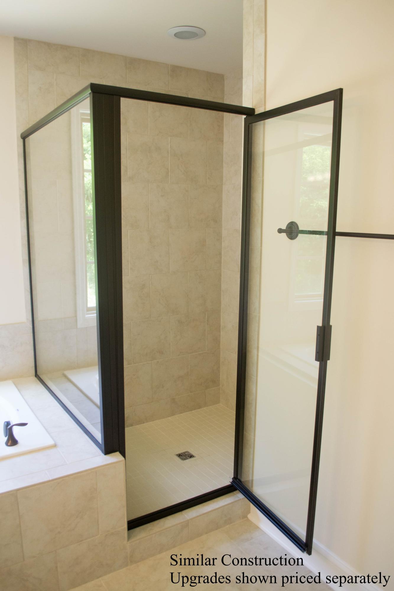 5598 Huntridge Road Roanoke, VA 24012 - Photo 10 of 17 10 - Master Bath2