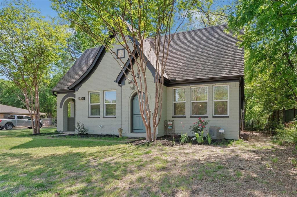 2204 Burning Tree Lane Denton, TX 76209 - Photo 3 of 29