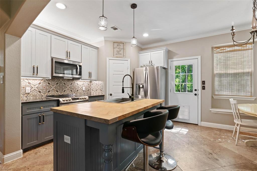 2204 Burning Tree Lane Denton, TX 76209 - Photo 7 of 29