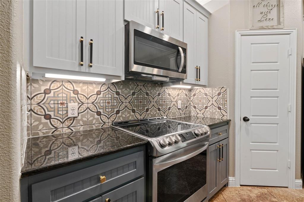 2204 Burning Tree Lane Denton, TX 76209 - Photo 9 of 29