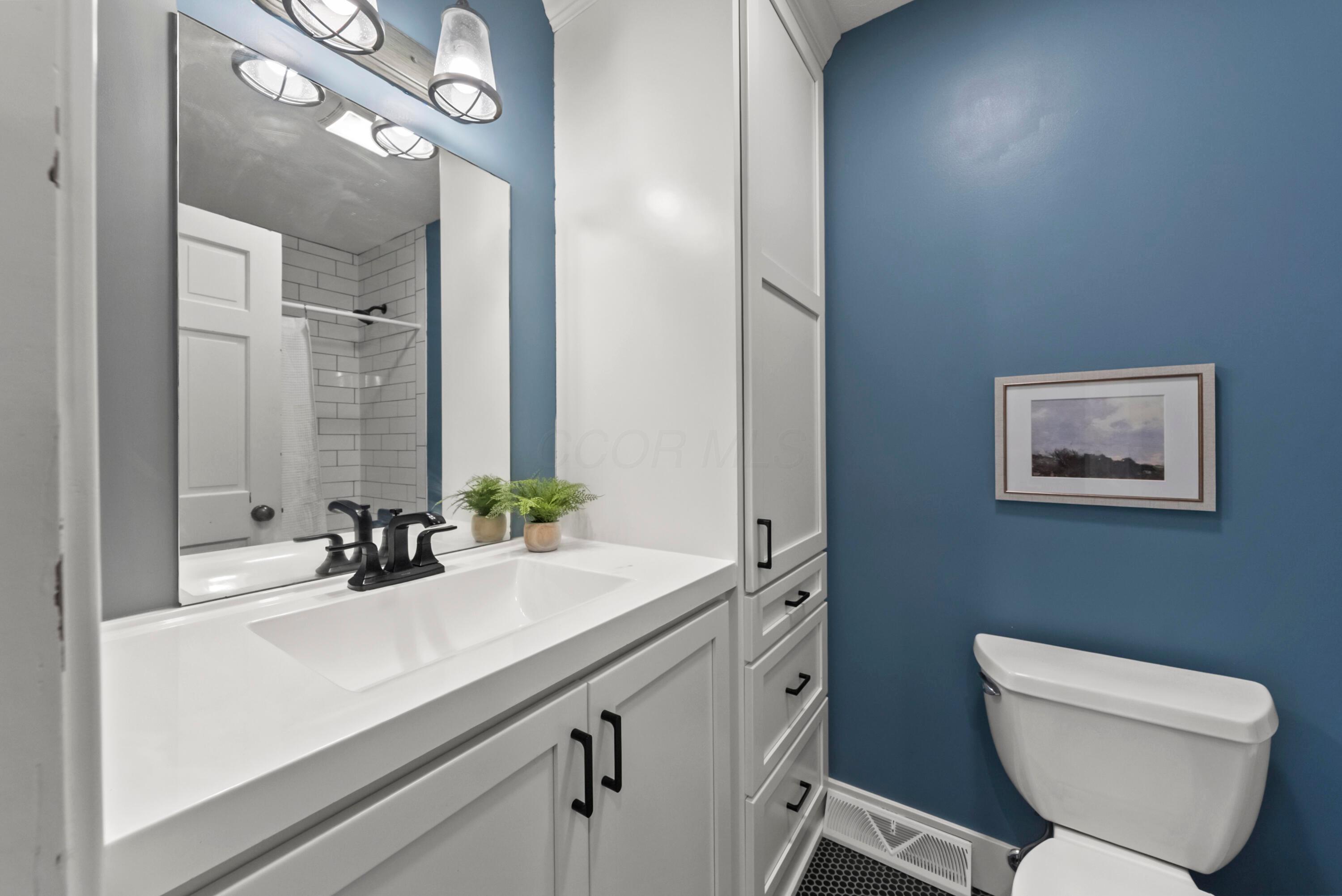 6420 Liberty Road North Powell, OH 43065 - Photo 32 of 45 Full Bathroom