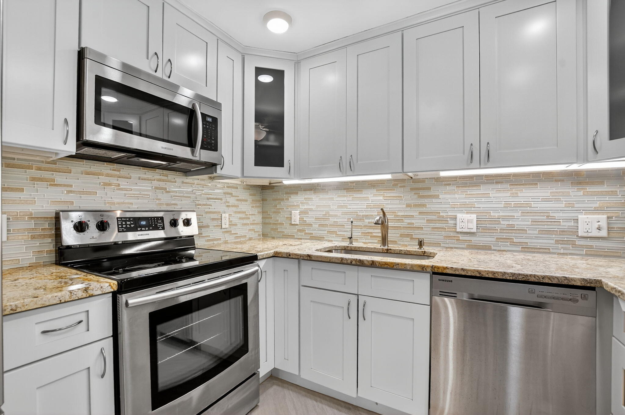 1049 Wolverton C Boca Raton, FL 33434 - Photo 10 of 43 Kitchen
