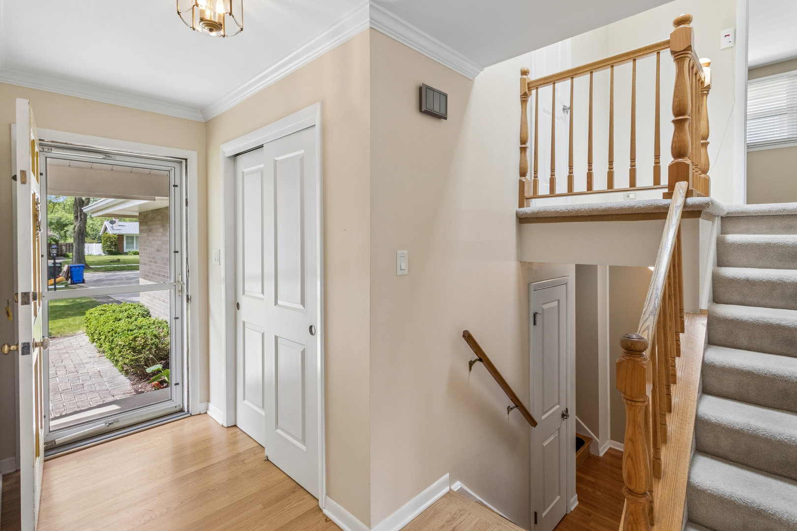2012 Cayuga Lane Mount Prospect, IL 60056 - Photo 2 of 24