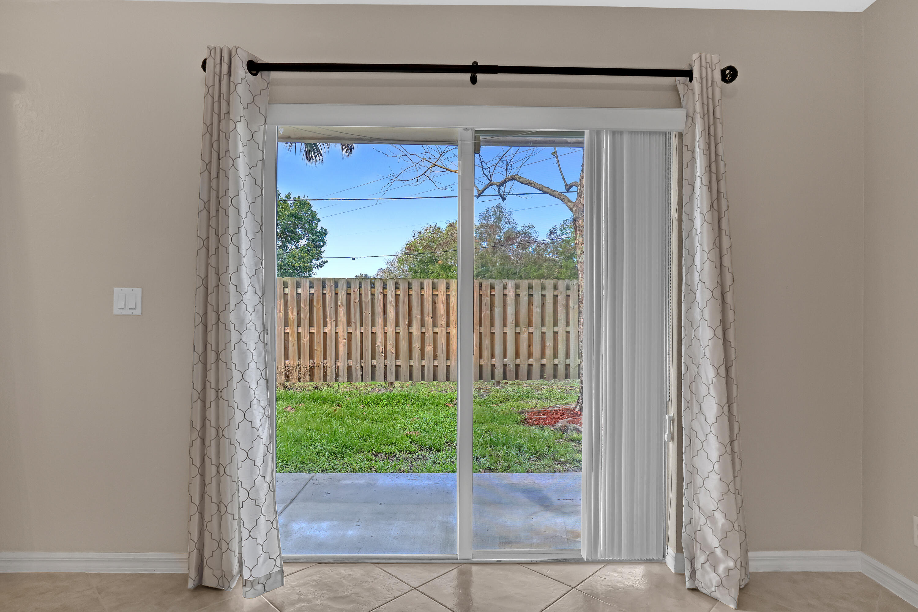 296 Southeast Bloxham Way Stuart, FL 34997 - Photo 12 of 44 296 SE Bloxham (13)