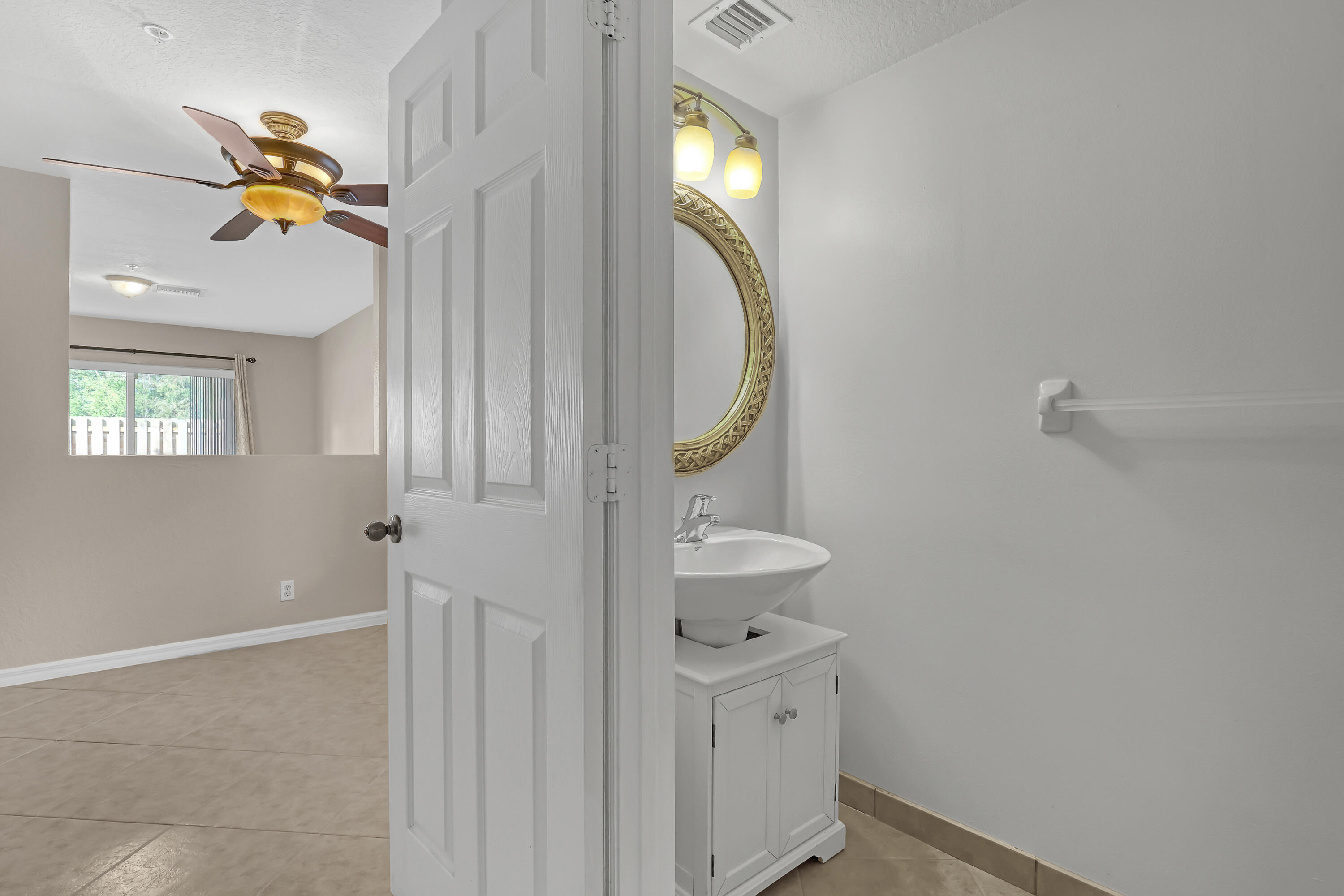 296 Southeast Bloxham Way Stuart, FL 34997 - Photo 18 of 44 296 SE Bloxham (19)