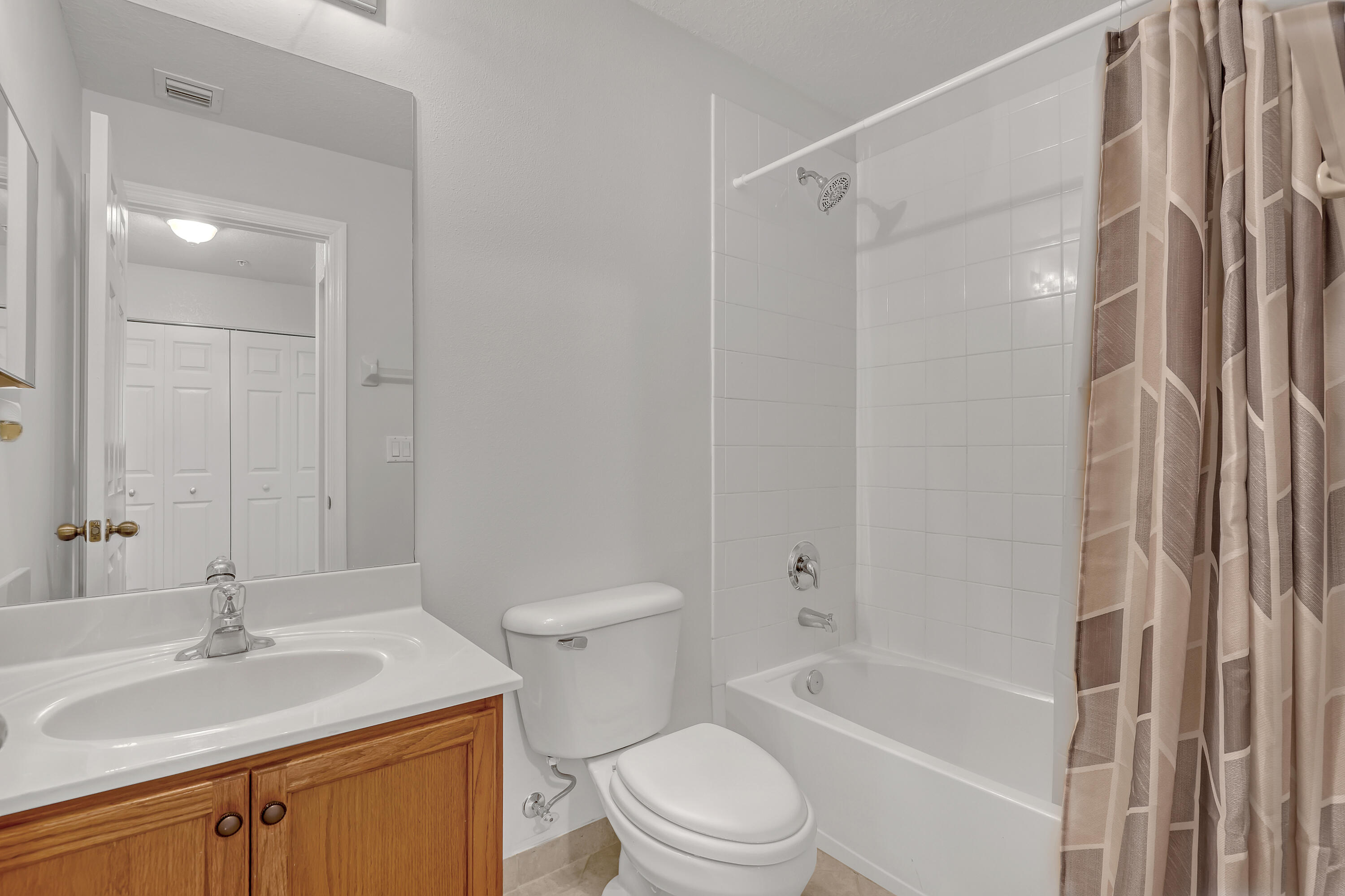 296 Southeast Bloxham Way Stuart, FL 34997 - Photo 30 of 44 296 SE Bloxham (31)