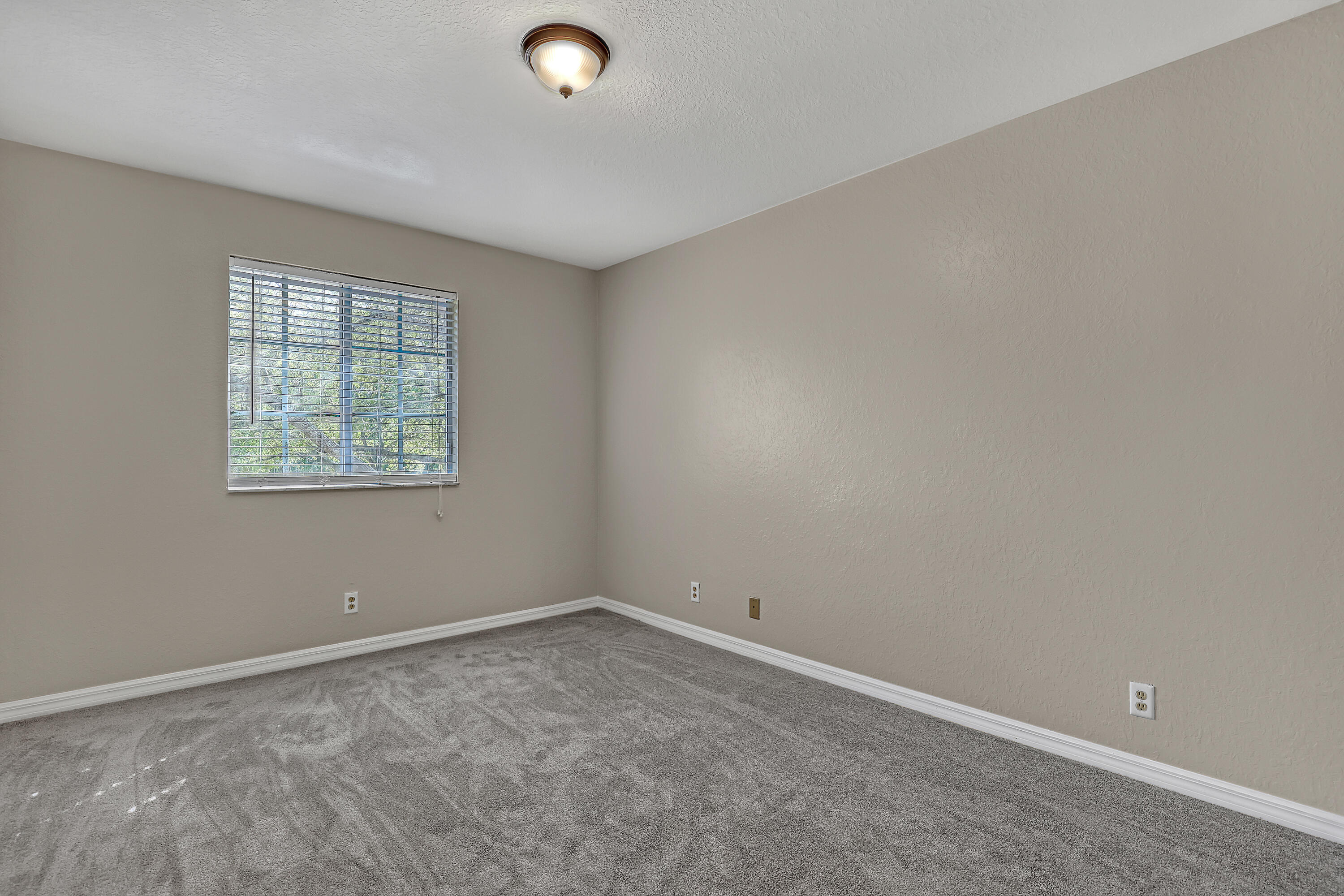 296 Southeast Bloxham Way Stuart, FL 34997 - Photo 31 of 44 296 SE Bloxham (32)