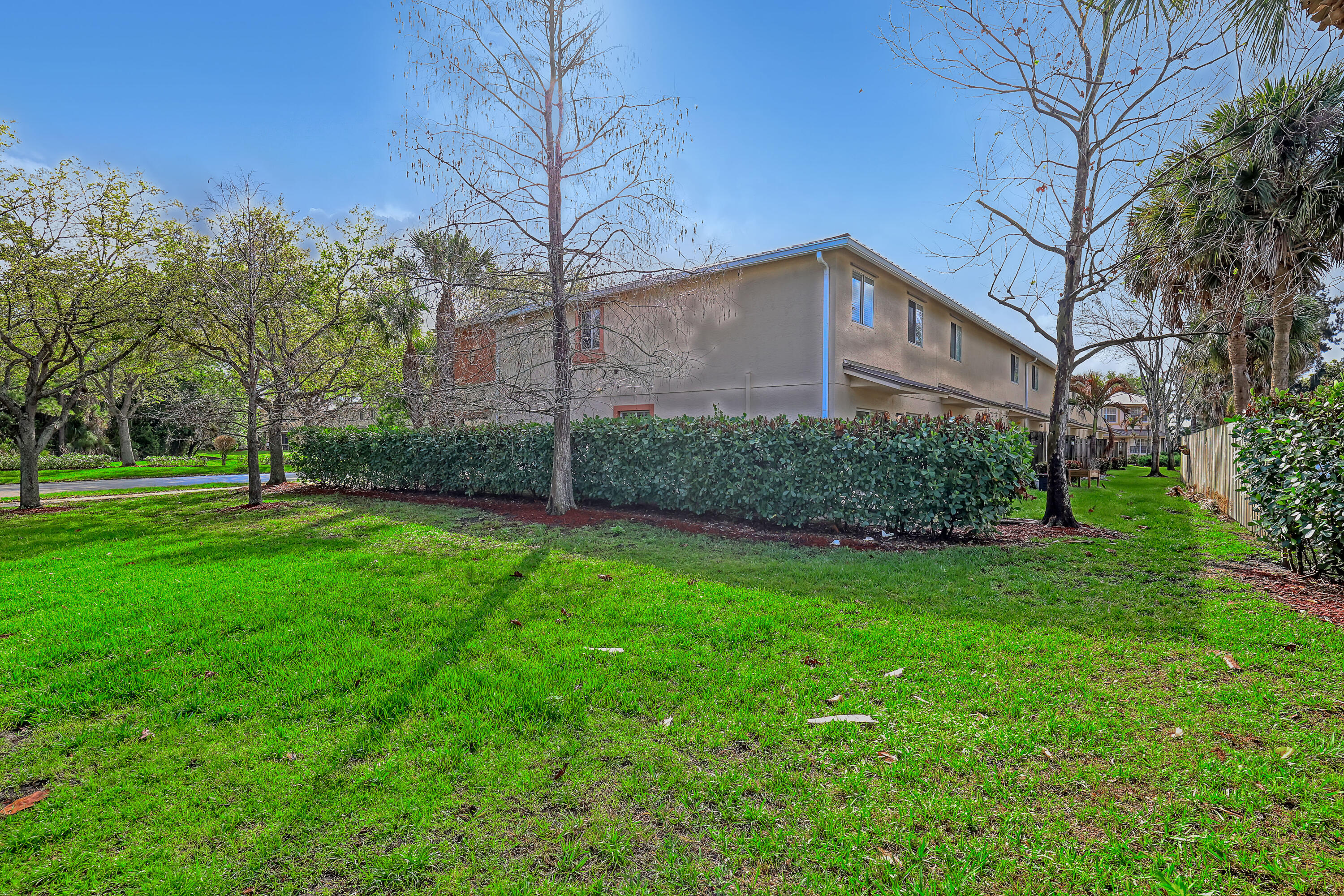 296 Southeast Bloxham Way Stuart, FL 34997 - Photo 37 of 44 296 SE Bloxham (38)