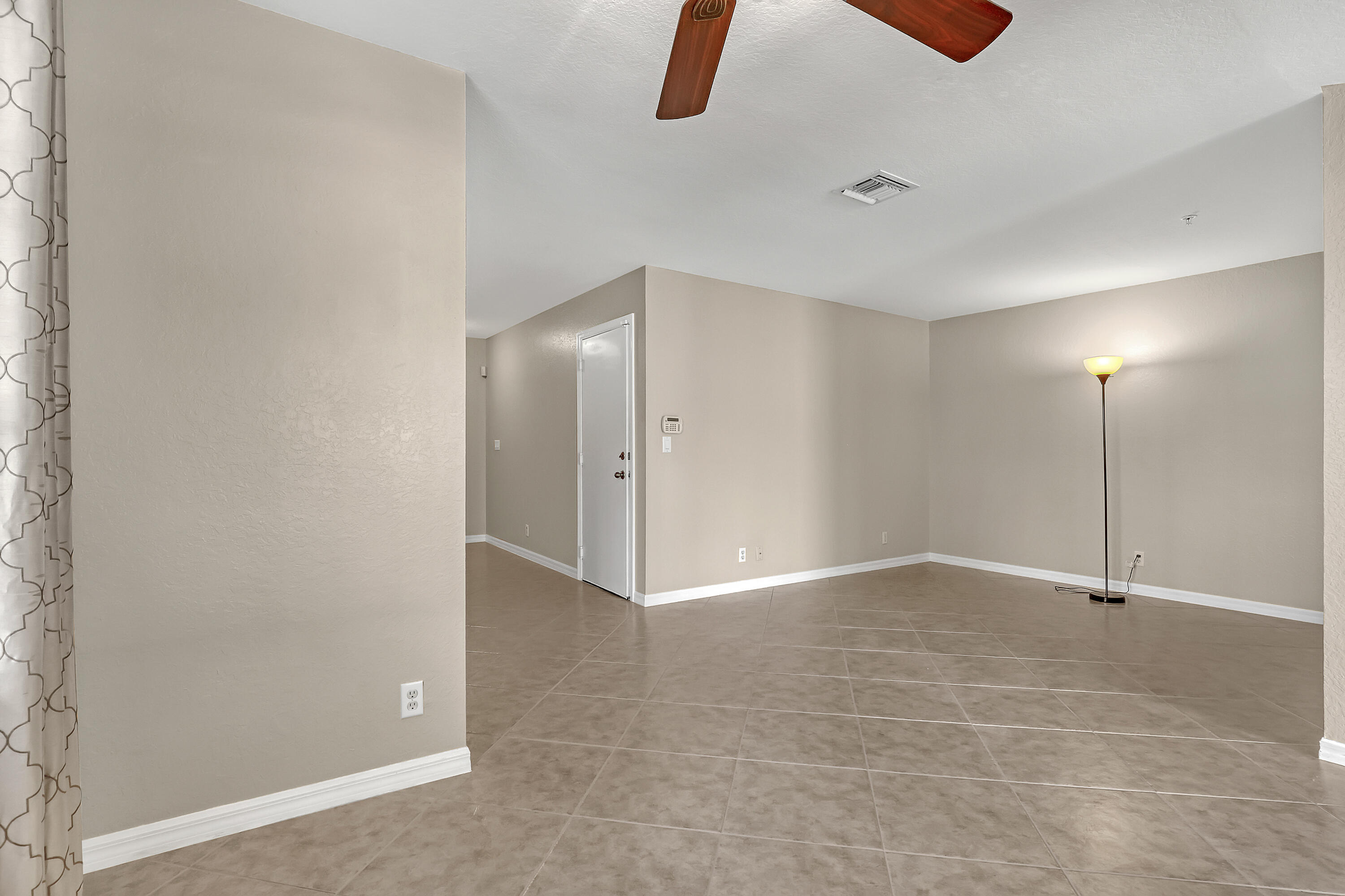 296 Southeast Bloxham Way Stuart, FL 34997 - Photo 9 of 44 296 SE Bloxham (10)