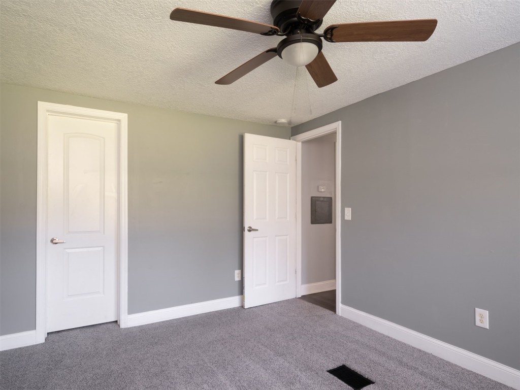 14200 Grover Road Jacksonville, FL 32226 - Photo 15 of 26 Guest Bed