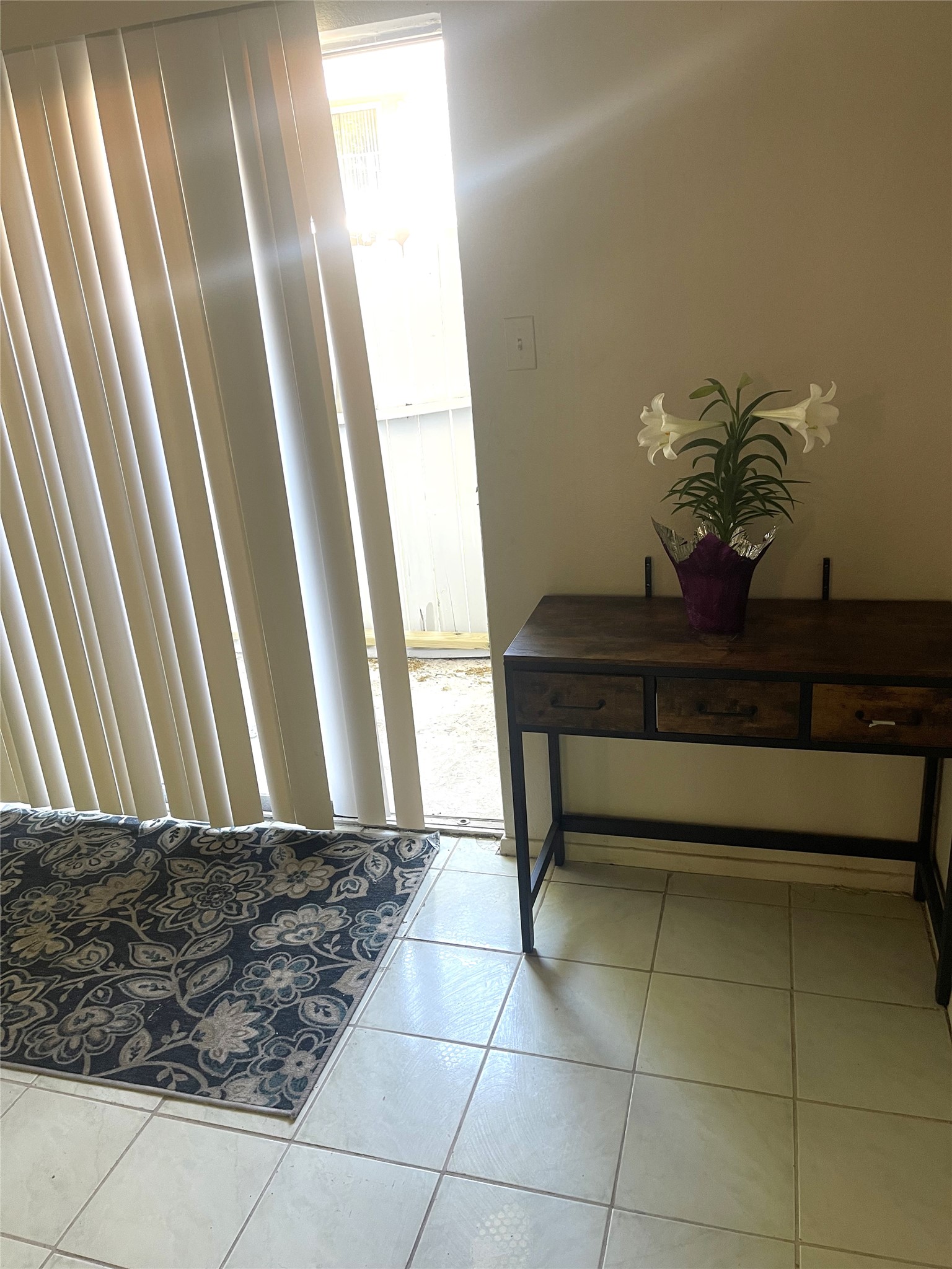 1902 West Loop, Unit A1 Austin, TX 78758 - Photo 5 of 22 a view of entryway