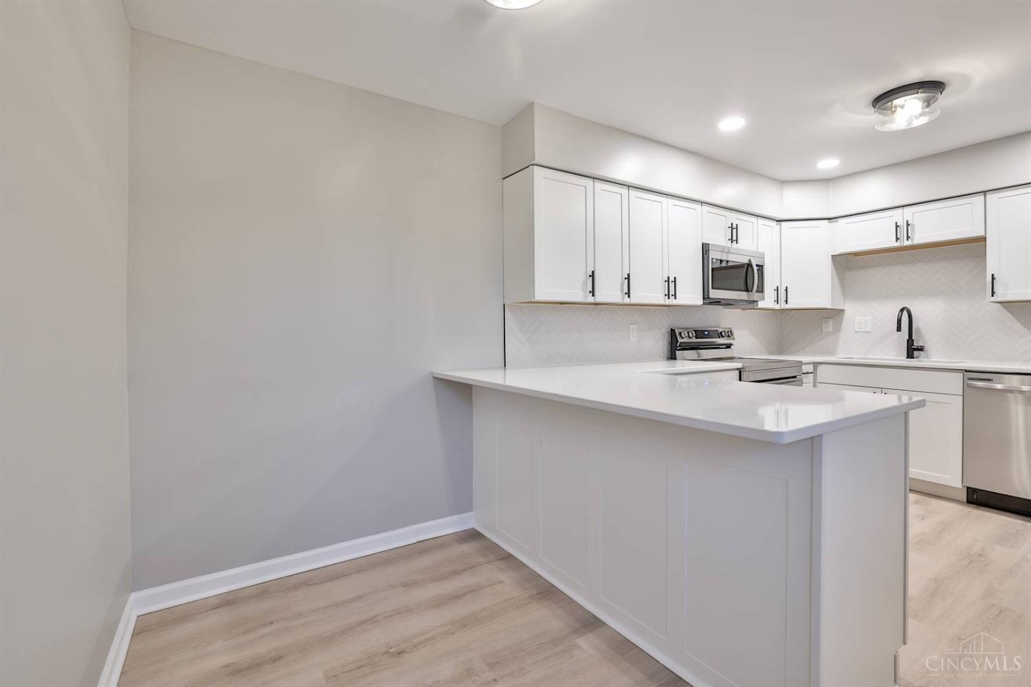 5640 Springdale Road Cincinnati, OH 45251 - Photo 10 of 38 Gallery Image 10