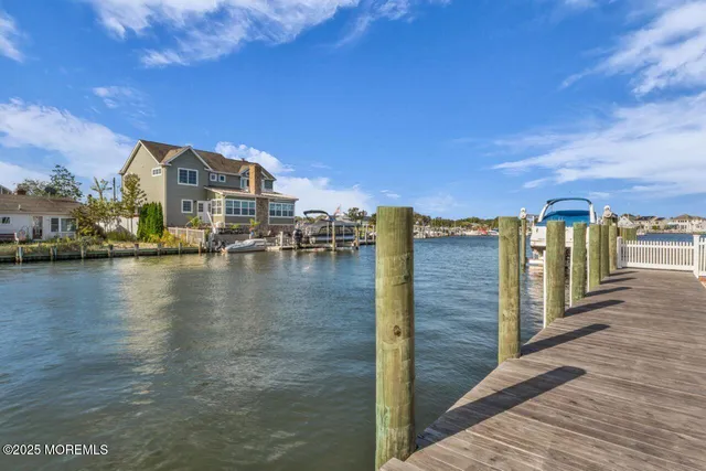 a view of houses with sky view