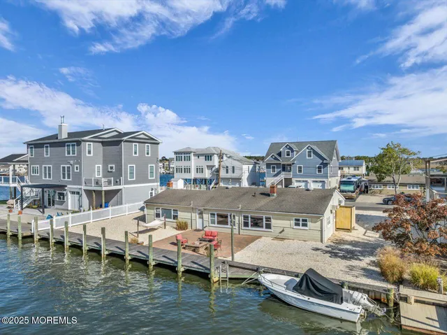 a view of a lake with house