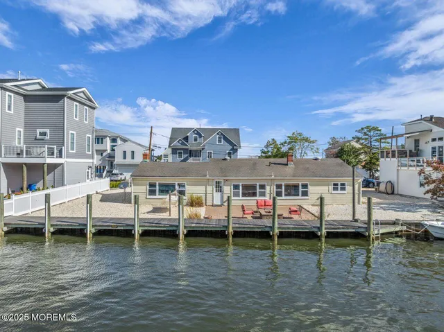 a view of a lake with house