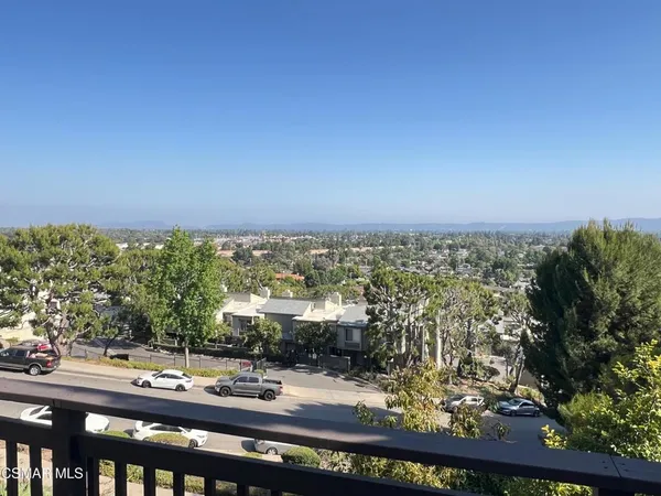 $630,000 | 15652 Hillview Lane, Unit 17, Granada Hills, CA 91344
