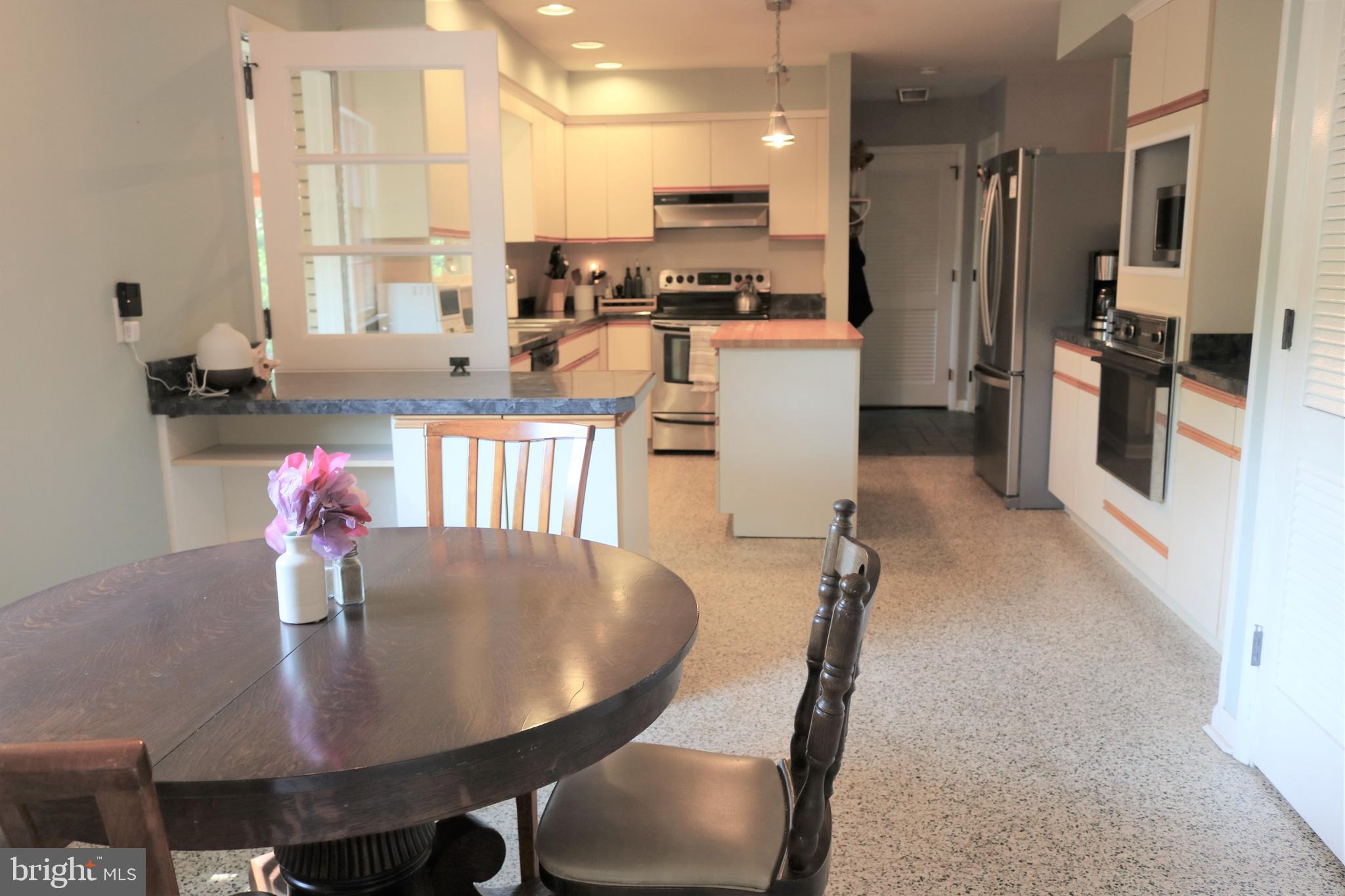 1509 Riverside Drive Salisbury, MD 21801 - Photo 6 of 34 Kitchen with island