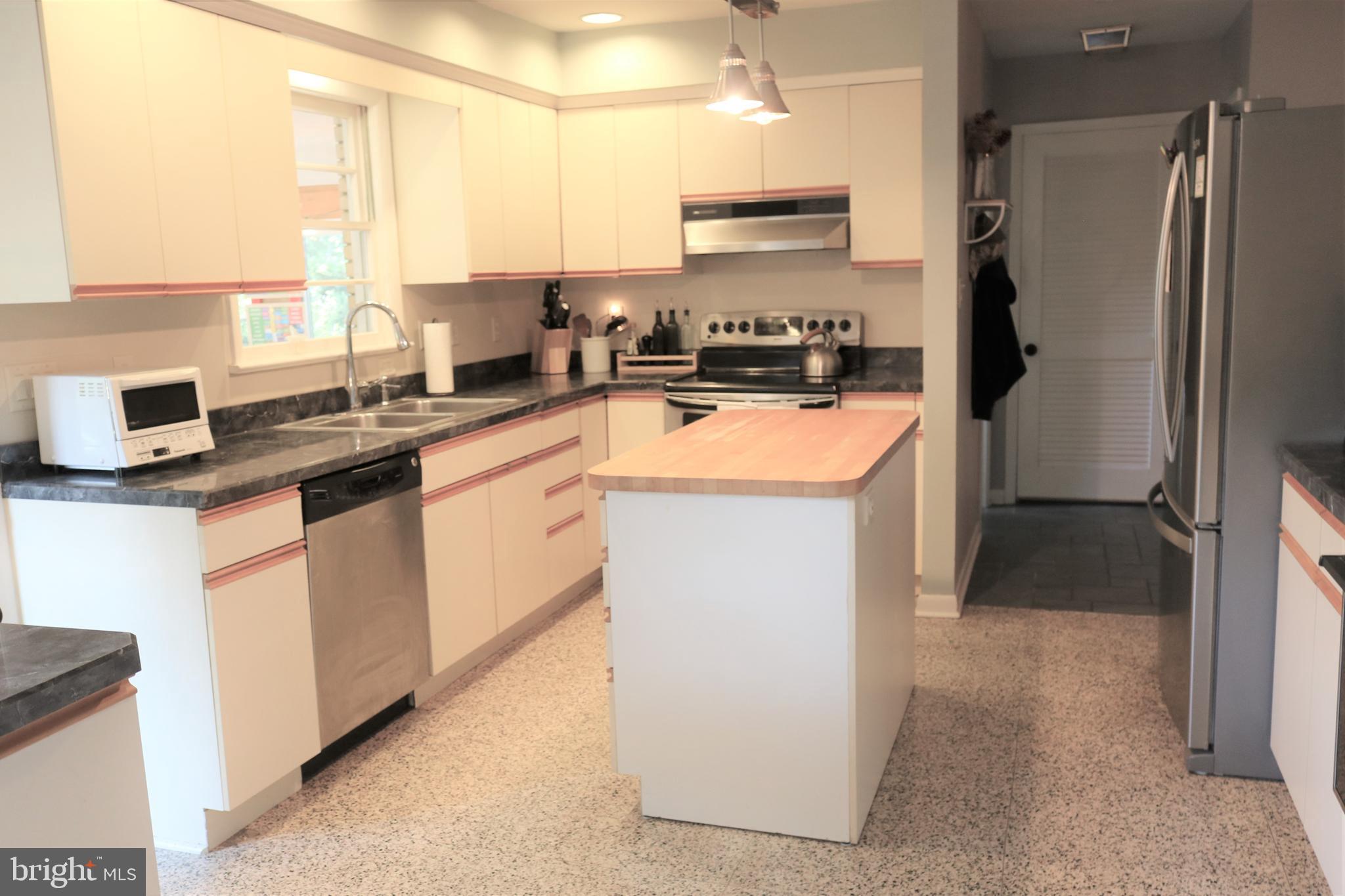 1509 Riverside Drive Salisbury, MD 21801 - Photo 7 of 34 Kitchen