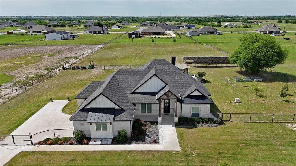 138 Chisos Drive Decatur, TX 76234 - Photo 3 of 40
