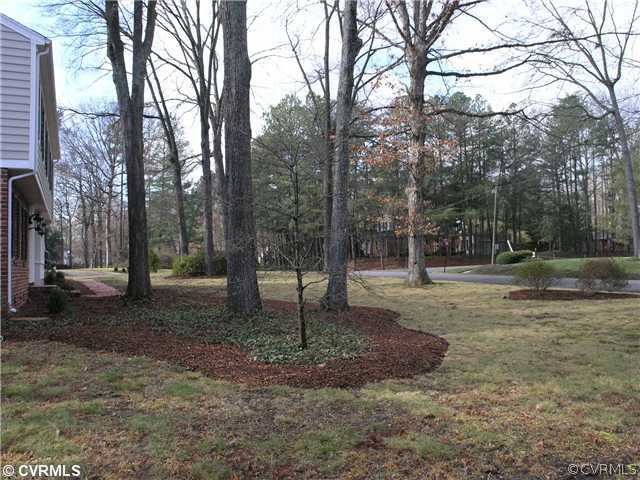 2901 Skipton Road Richmond, VA 23225 - Photo 16 of 21 Facade/Exterior Front - Front yard