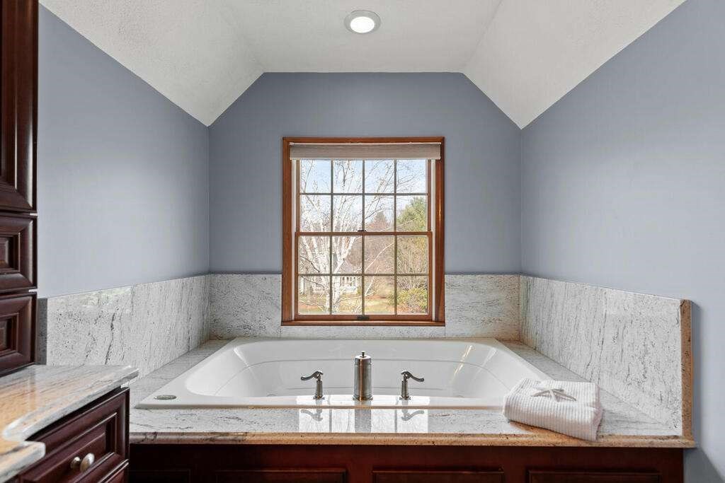 2 Ellingson Road Bedford, MA 01730 - Photo 23 of 37