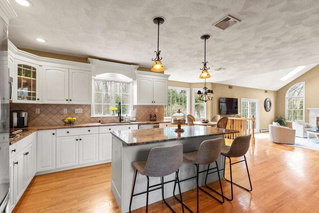 2 Ellingson Road Bedford, MA 01730 - Photo 5 of 37
