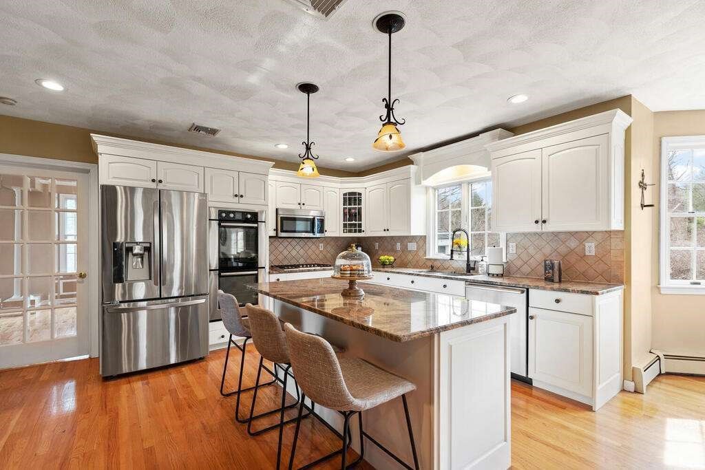 2 Ellingson Road Bedford, MA 01730 - Photo 6 of 37
