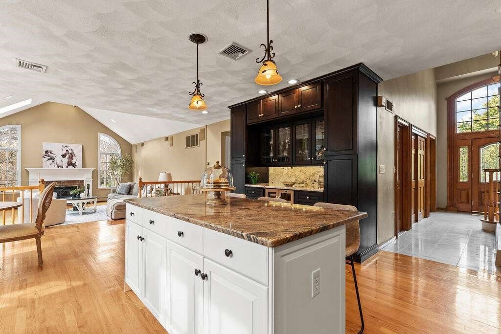 2 Ellingson Road Bedford, MA 01730 - Photo 7 of 37
