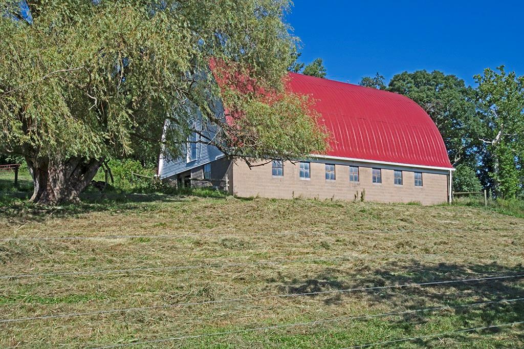 104 Rea Road Avella, PA 15312 - Photo 18 of 25 2 STORY CLEAR SPAN BARN NO POSTS! SHARP RED METAL ROOF.