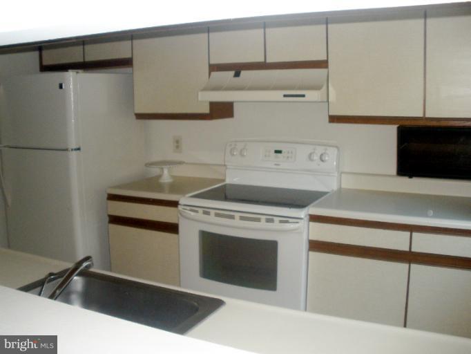 4910 Columbia Road, Unit 4 Columbia, MD 21044 - Photo 11 of 29 Kitchen