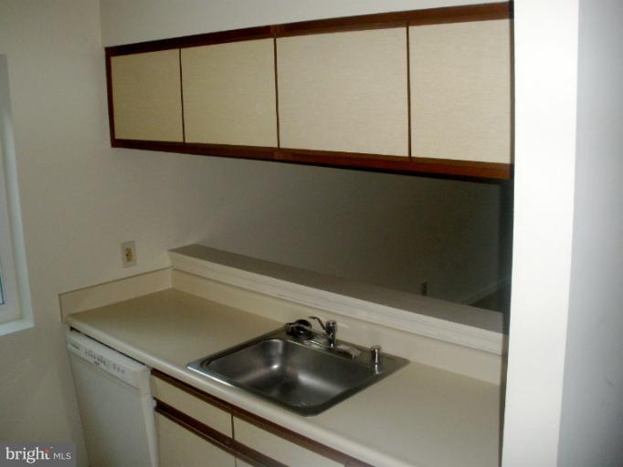 4910 Columbia Road, Unit 4 Columbia, MD 21044 - Photo 12 of 29 Kitchen