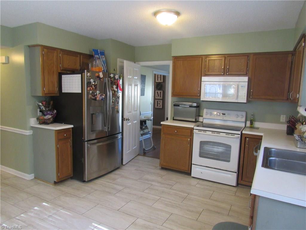5805 Running Ridge Road Greensboro, NC 27407 - Photo 12 of 26 Gallery Image 12