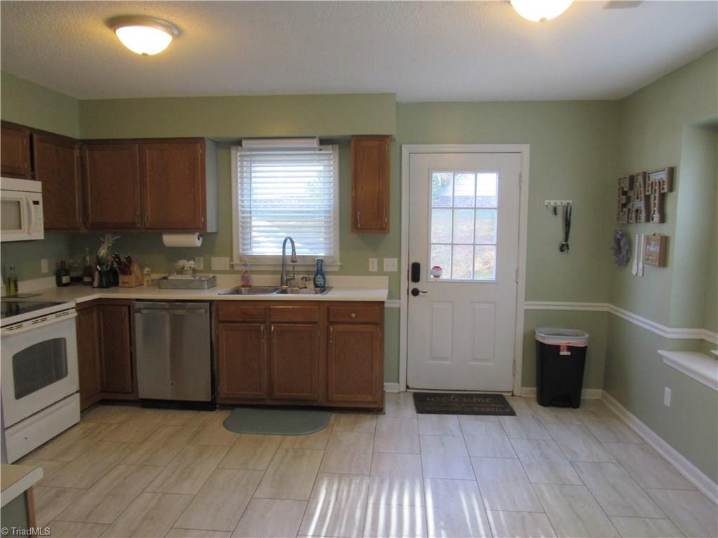 5805 Running Ridge Road Greensboro, NC 27407 - Photo 9 of 26 Gallery Image 9