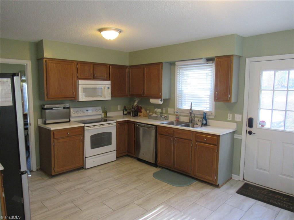 5805 Running Ridge Road Greensboro, NC 27407 - Photo 10 of 26 Gallery Image 10