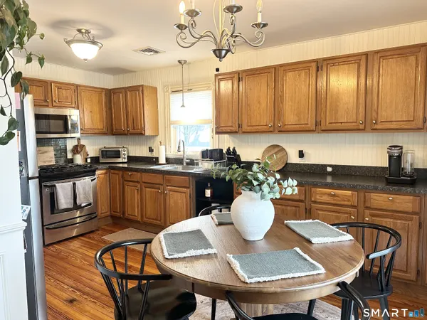 $2,300 | 345 Main Street, Wallingford, CT 06492