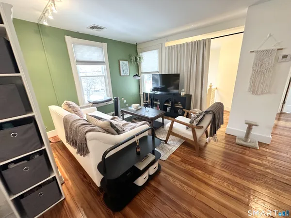 $2,300 | 345 Main Street, Wallingford, CT 06492