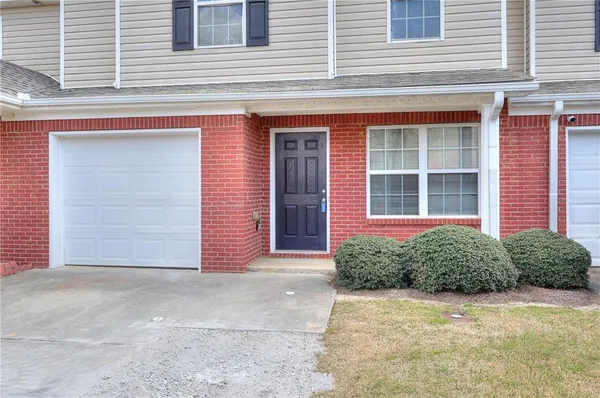 $2,000 | 453 Tara Commons Circle, Loganville, GA 30052