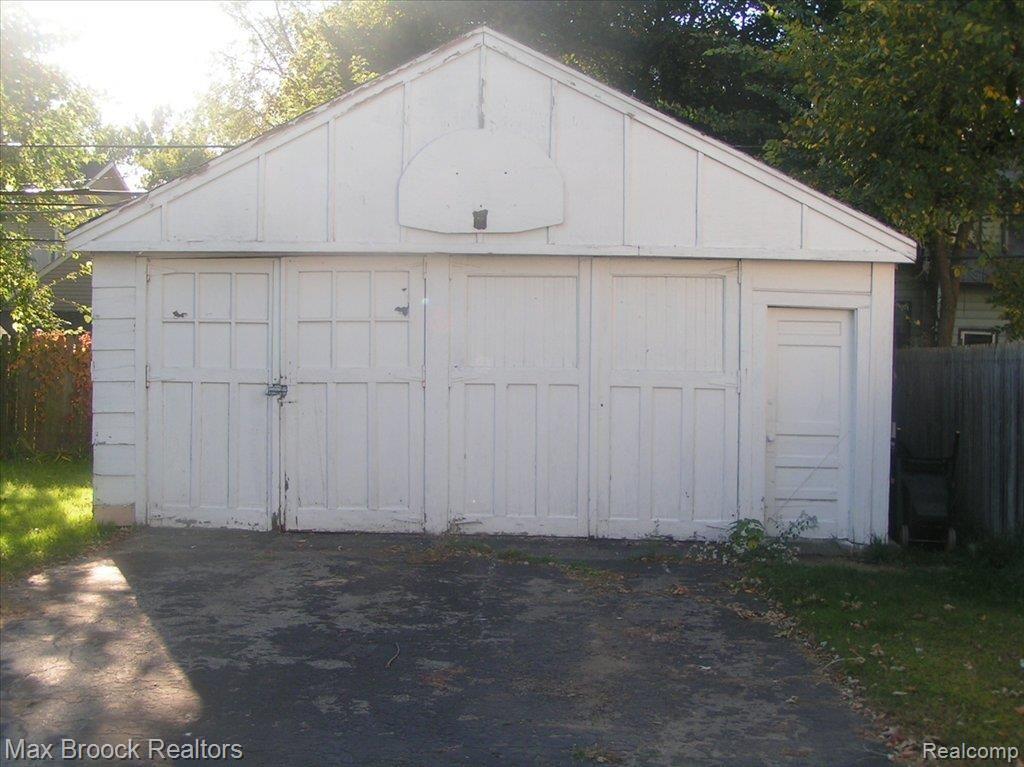 3005 Kenmore Road Berkley, MI 48072 - Photo 19 of 19 Garage