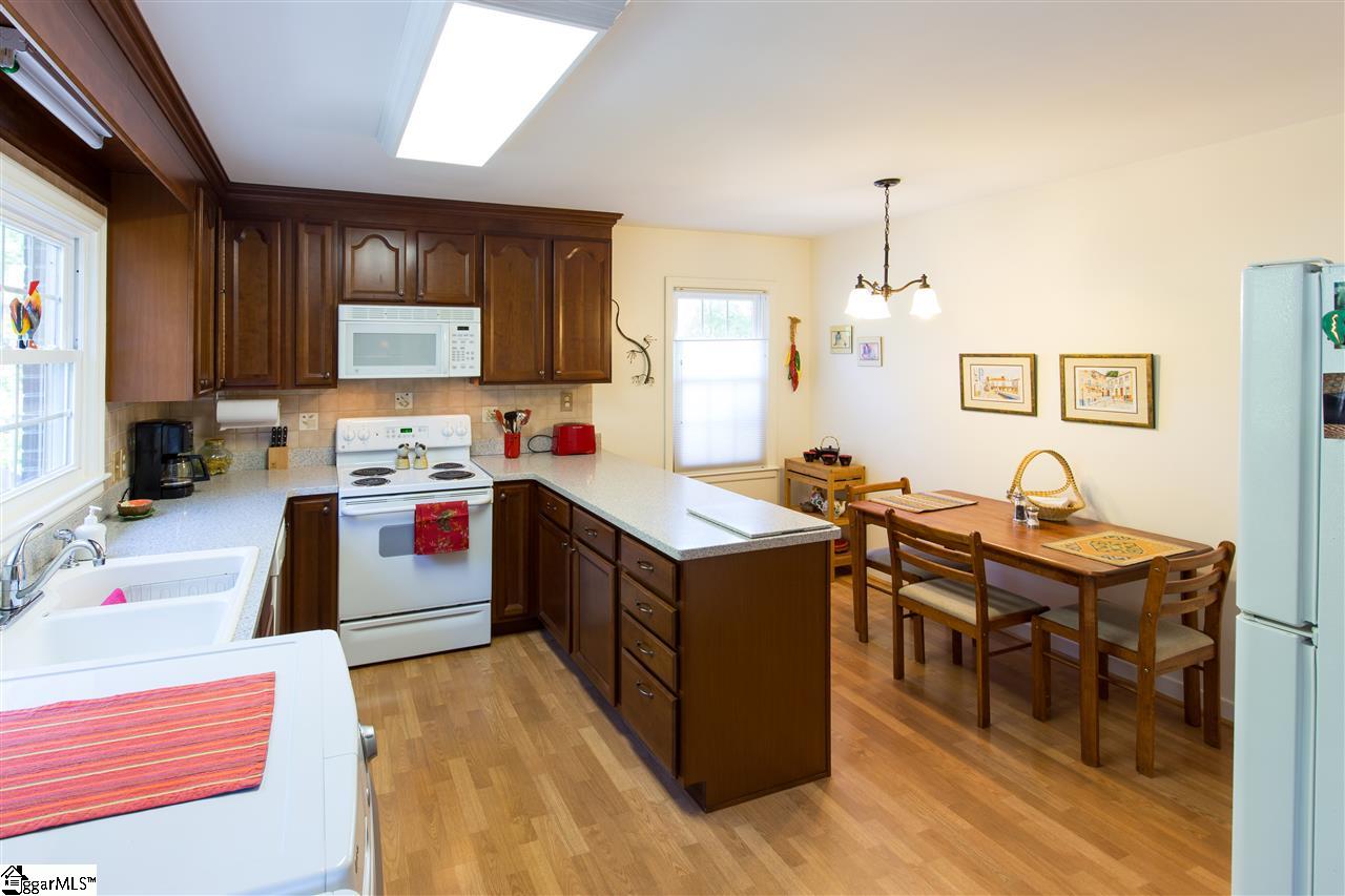 147 Lullwater Road Greenville, SC 29607 - Photo 6 of 19 Gallery Image 6