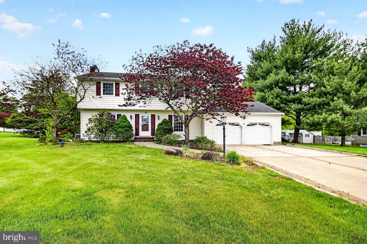118 Bull Run Road Ewing, NJ 08638 - Photo 6 of 43 Charming home with lush greenery.