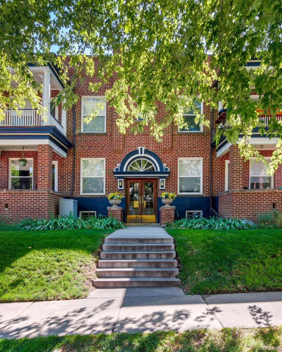1284 Columbine Street, Unit 2 Denver, CO 80206 - Photo 20 of 34 a front view of a house with garden