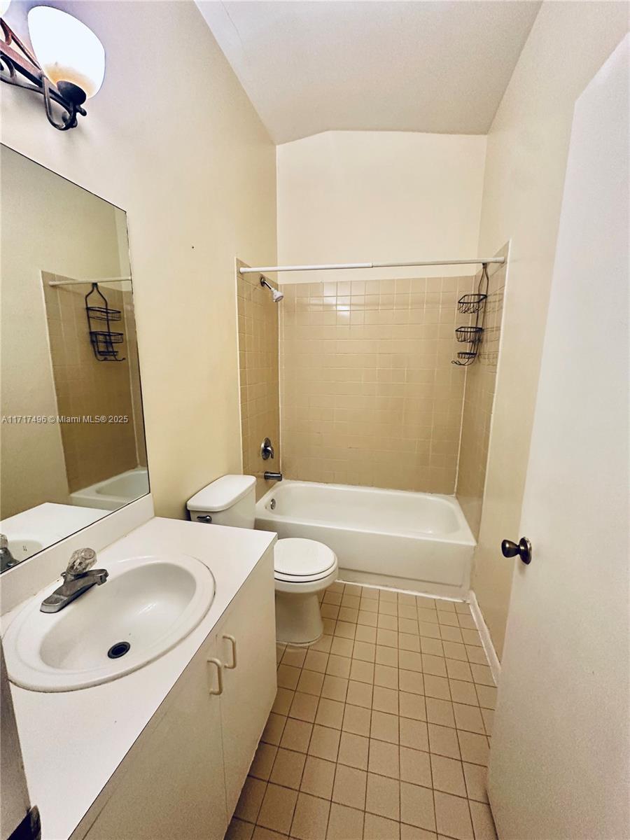 13465 Southwest 62nd Street, Unit 4 Miami, FL 33183 - Photo 17 of 20 2nd Bathroom
