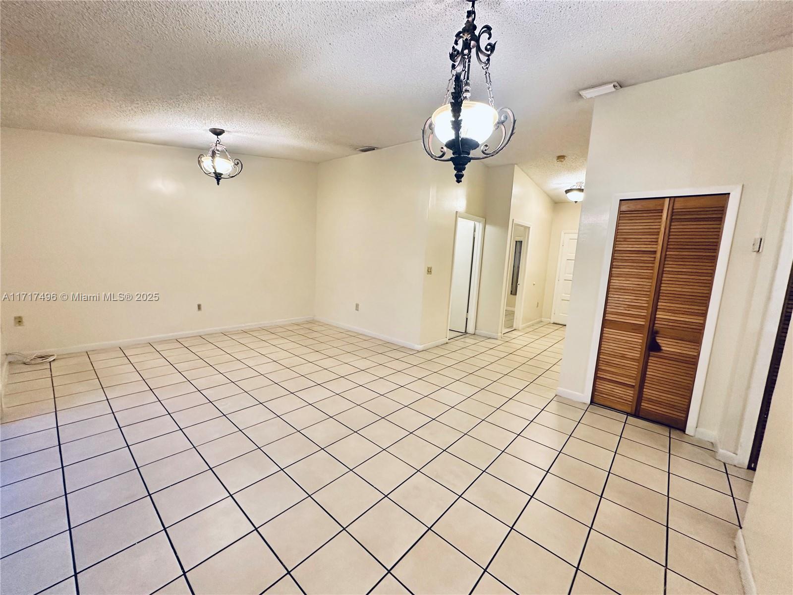 13465 Southwest 62nd Street, Unit 4 Miami, FL 33183 - Photo 4 of 20 Living Area
