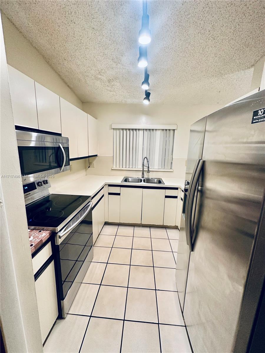 13465 Southwest 62nd Street, Unit 4 Miami, FL 33183 - Photo 6 of 20