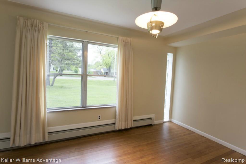 16370 Rougeway Street Livonia, MI 48154 - Photo 6 of 28 Rougeway_16370-9.jpg