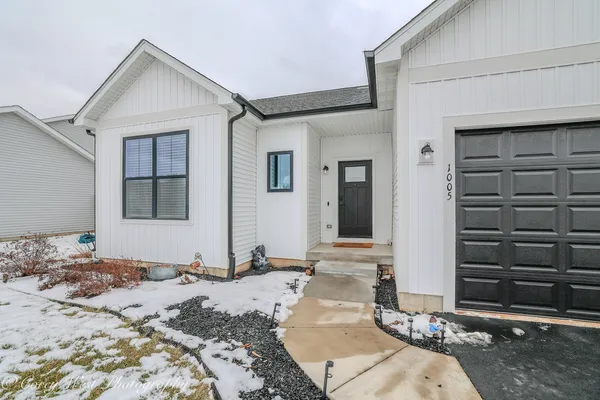 $418,000 | 1005 Joel Lane, Genoa, IL 60135