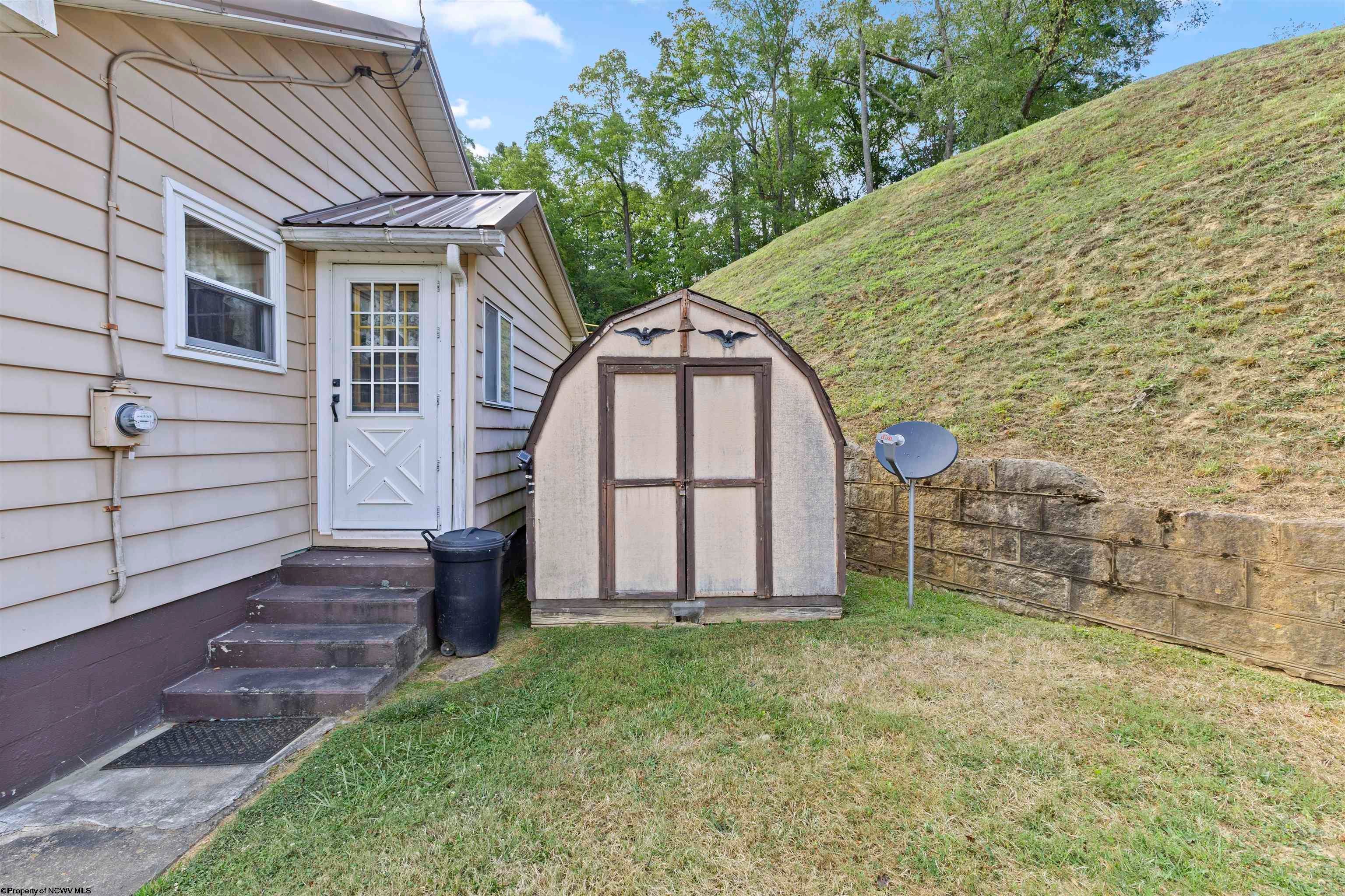467 Paw Paw Creek Road Fairview, WV 26570 - Photo 2 of 24 Gallery Image 2